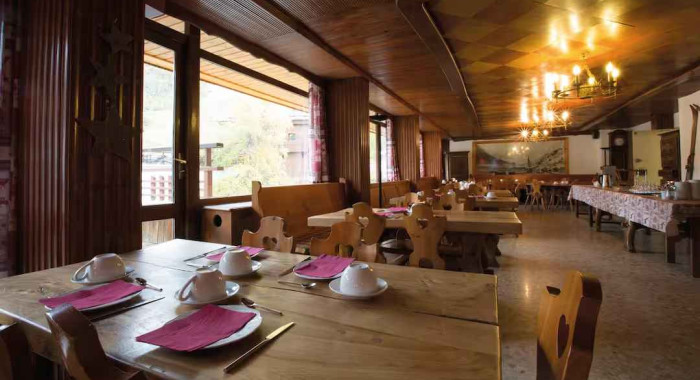 Hotel Les Cretes Blanches, Val D'Isere ski chalet, image 5